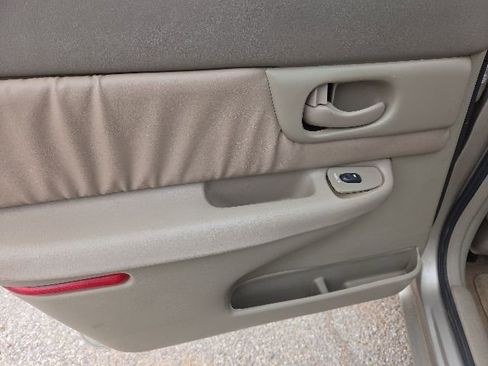 Used 2002 Buick Century Custom w/ Custom Premium Pkg FWD image 9