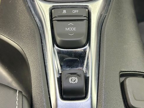 Used 2021 Chevrolet Camaro LT w/ Technology Package image 18