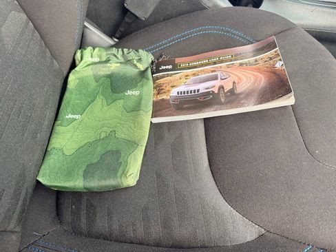 Used 2019 Jeep Cherokee Sport image 35