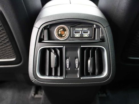 Used 2021 Maserati Levante image 37