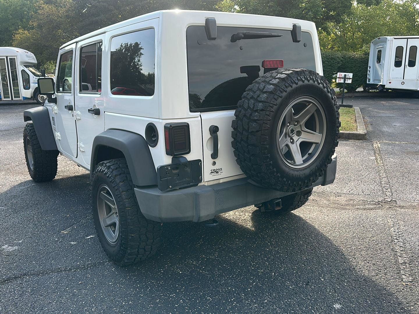 Used 2013 Jeep Wrangler Unlimited Sahara AWD/4WD image 5