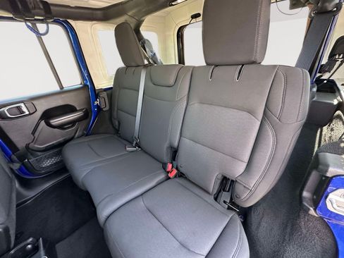 Used 2018 Jeep Wrangler Unlimited Sport S AWD/4WD image 24