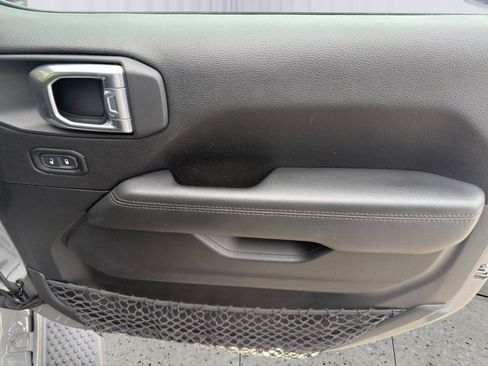 Used 2020 Jeep Wrangler Unlimited Sahara AWD/4WD image 18
