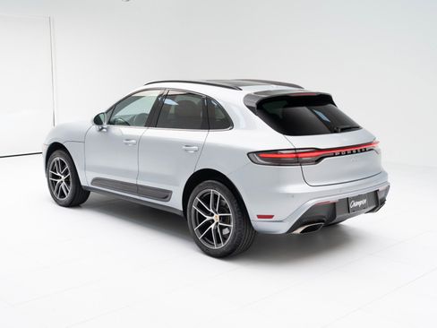 Certified 2025 Porsche Macan AWD/4WD image 3
