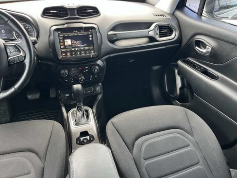 Certified 2022 Jeep Renegade Latitude w/ Convenience Group AWD/4WD image 17
