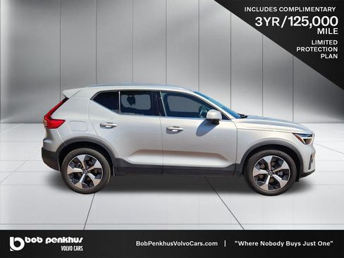 Used 2025 Volvo XC40 B5 Plus AWD/4WD image 24