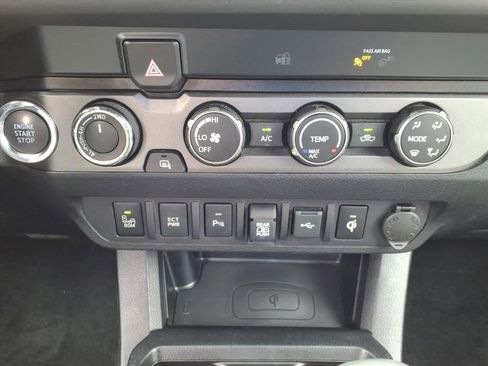Used 2020 Toyota Tacoma TRD Off-Road w/ Technology Package AWD/4WD image 24