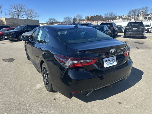 Used 2024 Toyota Camry SE image 5