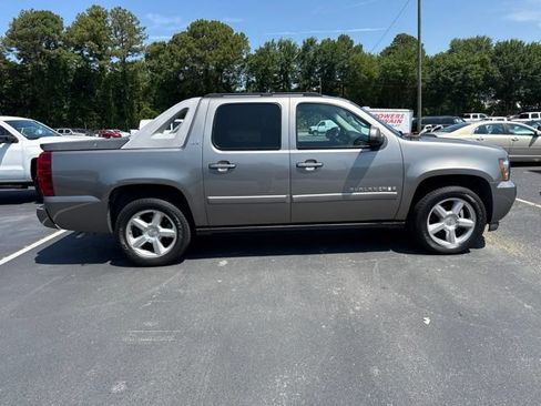 Used 2007 Chevrolet Avalanche LTZ w/ LTZ Preferred Equipment Group AWD/4WD image 7