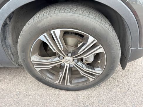 Used 2019 Volvo XC40 T4 Inscription FWD image 4