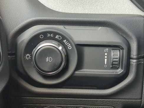 Used 2025 Jeep Wrangler Unlimited Sahara w/ Safety Group AWD/4WD image 25