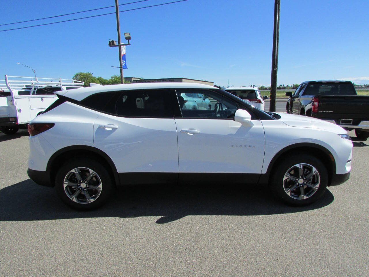 Used 2025 Chevrolet Blazer LT FWD image 6