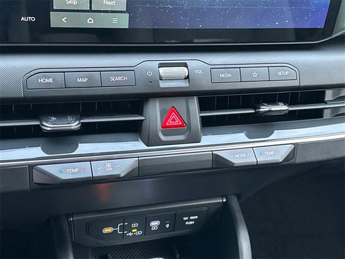 New 2025 Kia K4 EX image 24