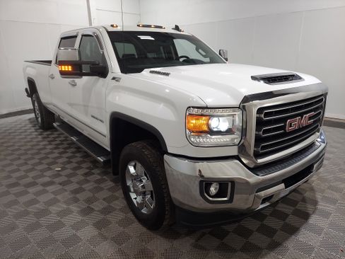 Used 2019 GMC Sierra 2500 SLT AWD/4WD image 4