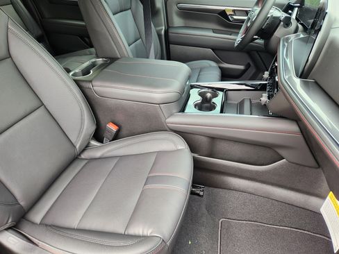 New 2026 Chevrolet Suburban RST w/ RST Capability Package image 11