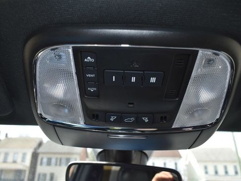 Used 2022 Jeep Grand Cherokee Laredo X image 23