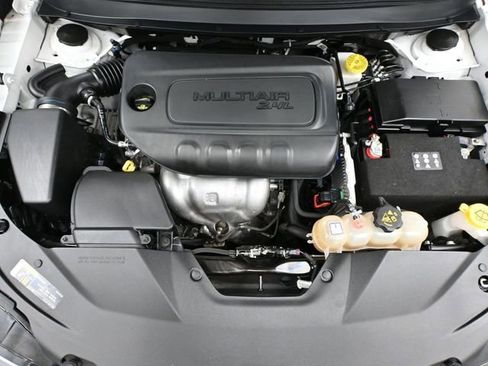 Used 2019 Jeep Cherokee Latitude w/ Popular Appearance Group image 48