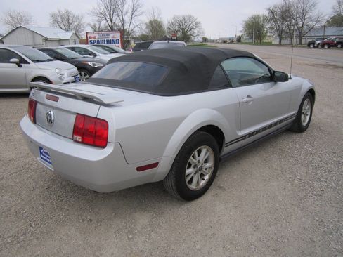 Used 2006 Ford Mustang Convertible image 6