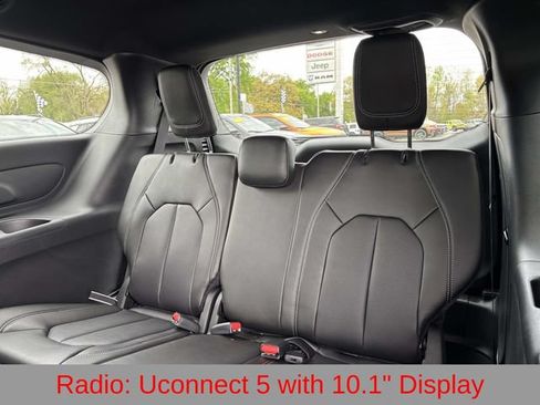 New 2027 Chrysler Pacifica Select FWD image 7