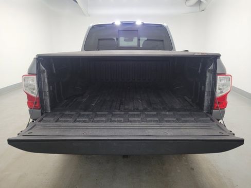 Used 2018 Nissan Titan SV w/ SV Convenience Package image 29