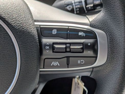 Used 2025 Kia Sportage LX image 19
