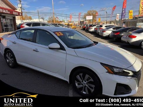 Used 2023 Nissan Altima 2.5 S FWD image 7