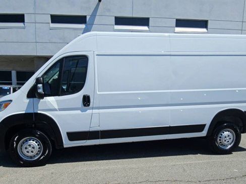 Used 2026 RAM ProMaster 2500 w/ Convenience Group FWD image 5