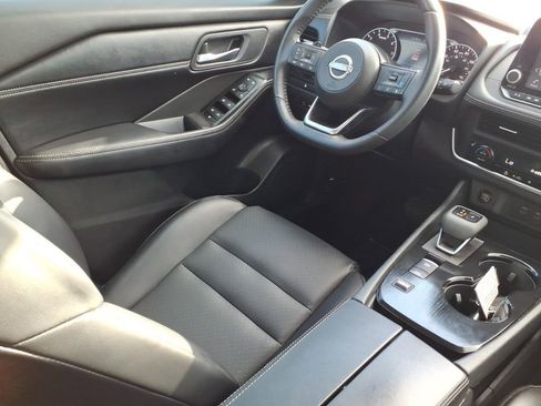 Used 2024 Nissan Rogue SV w/ SV Premium Package FWD image 10