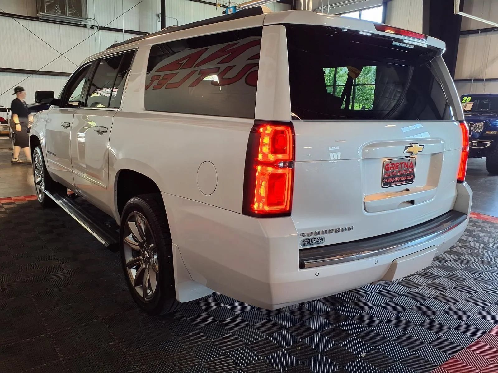 Used 2017 Chevrolet Suburban Premier AWD/4WD image 5