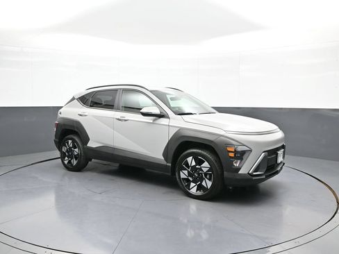 Certified 2025 Hyundai Kona SEL AWD/4WD image 4