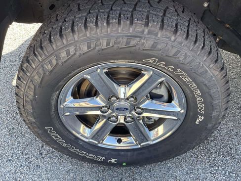 Used 2019 Ford F150 Lariat w/ Equipment Group 502A Luxury image 9