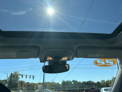 Used 2022 Jeep Cherokee Latitude Lux w/ Sun & Sound Group image 23