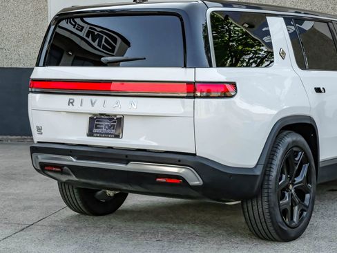 Used 2024 Rivian R1S Adventure AWD/4WD image 13