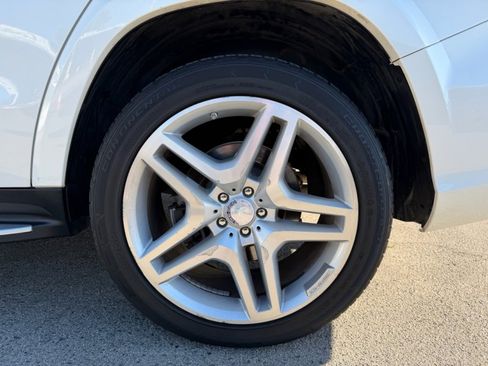 Used 2014 Mercedes-Benz GL 550 4MATIC image 8