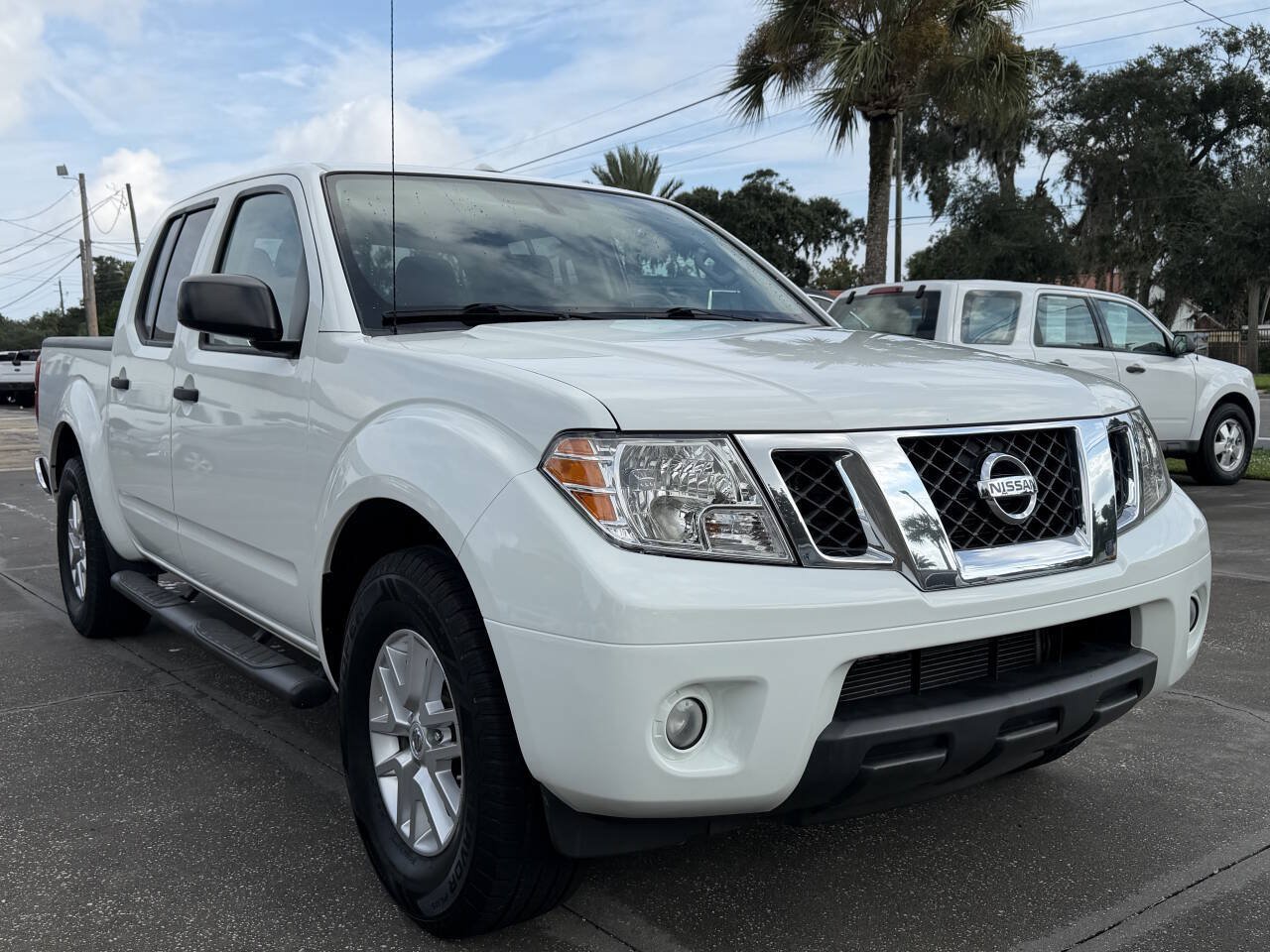 Used 2016 Nissan Frontier SV RWD image 2