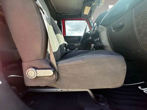 Used 2013 Jeep Wrangler Unlimited Sport AWD/4WD image 33