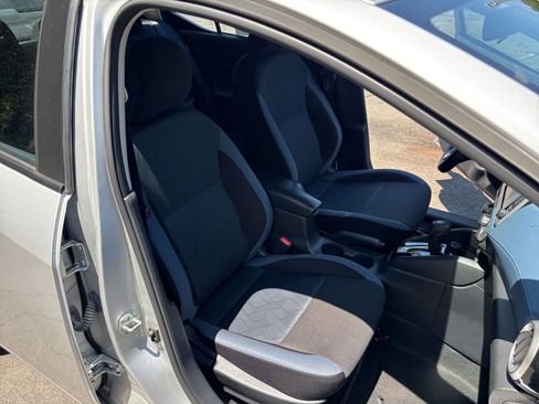 Used 2025 Nissan Versa SV FWD image 34