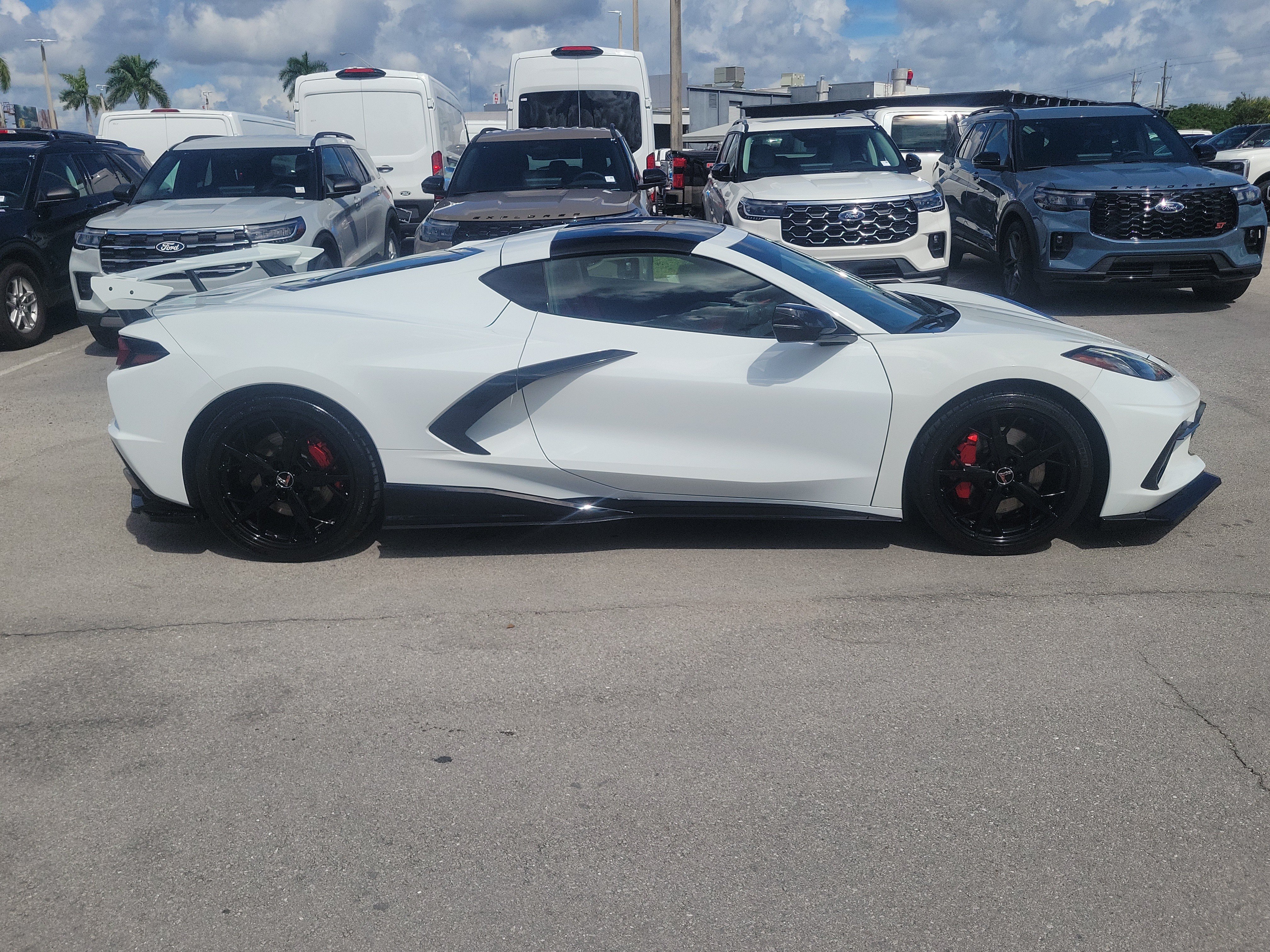 Used 2022 Chevrolet Corvette Stingray Preferred Cpe w/ Z51 Performance Package RWD image 4