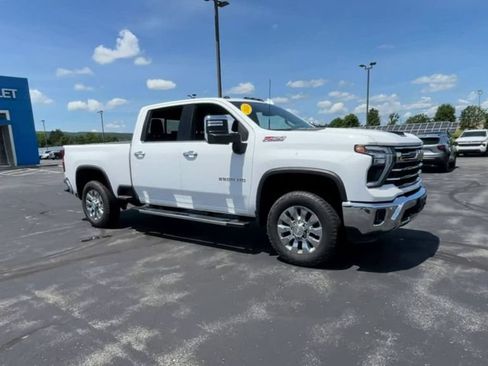 Used 2024 Chevrolet Silverado 2500 LTZ w/ LTZ Plus Package AWD/4WD image 2