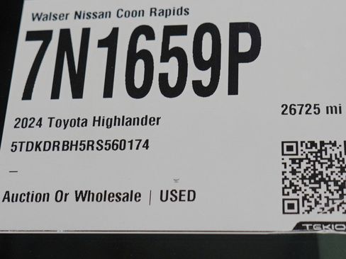 Used 2024 Toyota Highlander LE image 33