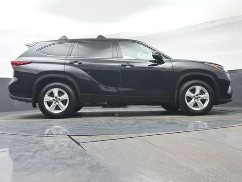 Certified 2022 Toyota Highlander LE image 34