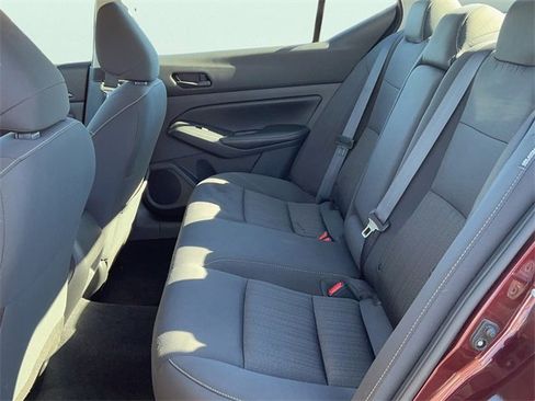 Used 2025 Nissan Altima 2.5 SV image 13