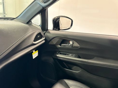 New 2027 Chrysler Pacifica Select FWD image 27