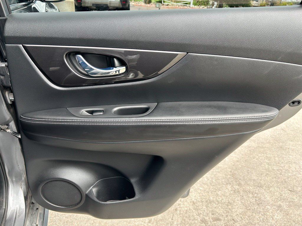 Used 2020 Nissan Rogue SV AWD/4WD image 28