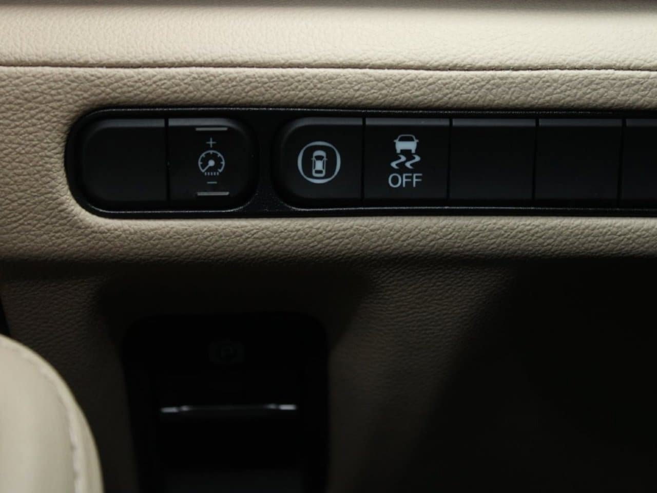 Used 2025 Acura MDX FWD image 35