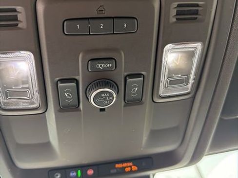 Certified 2024 GMC Yukon SLT w/ SLT Luxury Package image 9