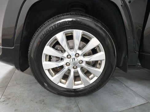 Used 2017 Jeep Cherokee Overland AWD/4WD image 36