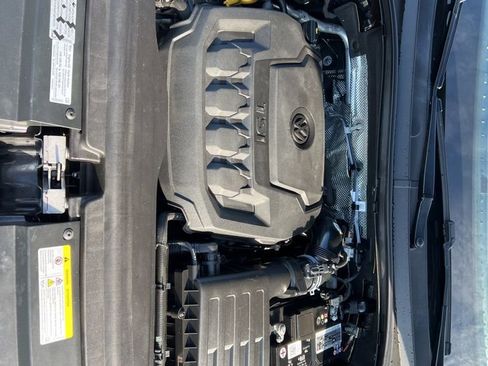 Used 2022 Volkswagen Tiguan SE R-Line image 11