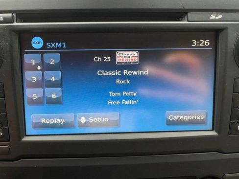 Used 2017 Nissan Titan SV RWD image 6