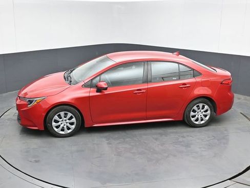 Used 2021 Toyota Corolla LE image 31